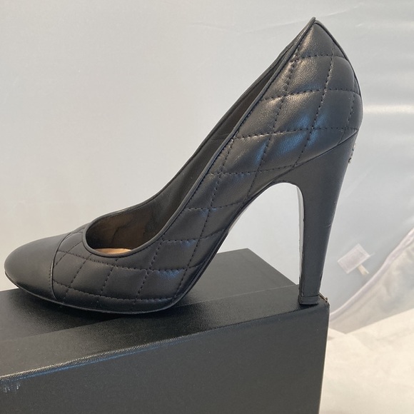 AUTHENTIC CHANEL Escarpins Quilted Classic Pump 39 - Picture 3 of 16